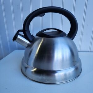 Whistling Tea Kettle Brushed Stainless Steel w/ Black Soft Touch Handle